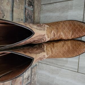 Elegant Brown Western Boots